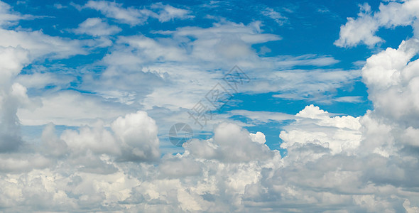蓝色天空背景和云浪气候场景气氛季节天堂白色天气多云阳光风暴图片