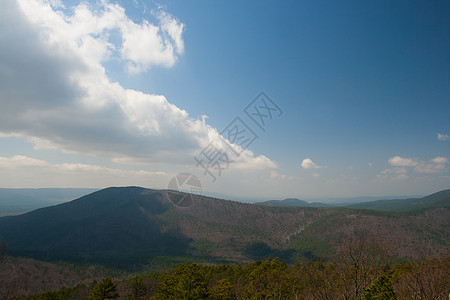 俄克拉荷马州瓦希塔山脉驾驶风景山脉爬坡旅行图片