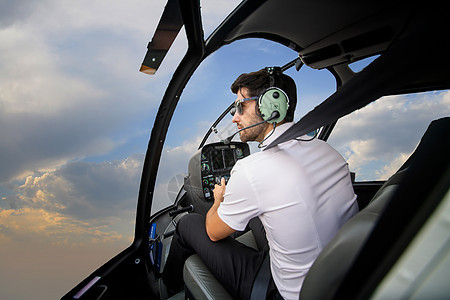 商营私人直升机驾驶员正装旅行空气运输座舱飞机场职业控制着陆太阳镜图片