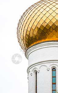 古俄罗斯教堂的金洋葱圆顶图片