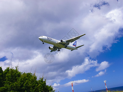 飞机从东岛海岸上空起飞 降落橙子蓝色飞行员乘客游客航空技术空气运输航空公司图片