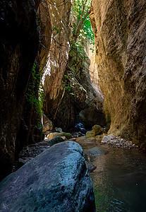 塞浦路斯岛屿的吸引性物衬套岩石冒险峡谷旅行悬崖小路溪流阳光地标图片