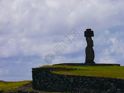 复活岛神像雕像摩艾毛衣纪念碑白云雕刻天空巨石历史破坏旅行图片