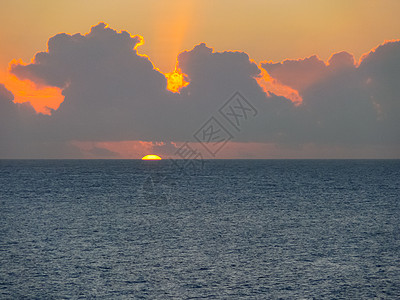 复活节岛日落 海洋中日落的颜色太阳土地旅游阳光石头海岸速度岩石天空风景图片