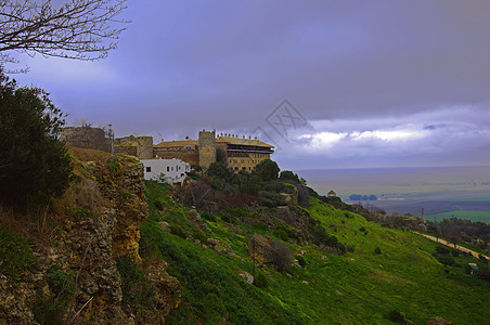 山顶的古老城堡 风景宽阔图片