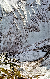 冬雪中的赛昂山 山的本质是说全景森林丘陵顶峰远足天空岩石裂缝山麓旅行图片