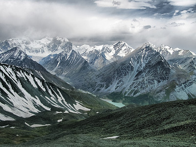 a Altai山脉 阿尔泰高山的美丽景观山脉森林卡通顶峰远足土地国家高地反射天空图片