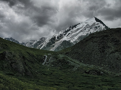 a Altai山脉 阿尔泰高山的美丽景观森林顶峰国家反射岩石全景高地远足海岸线天空图片