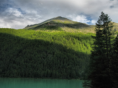 山区地貌 森林和阿尔泰的蓄水层阳光风景气象地标旅行旅游山峰环境公园荒野图片