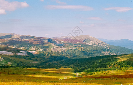 Altai风景山和云 自然阿尔泰生态草原高地旅游林地蓝色顶峰牧场农业假期图片