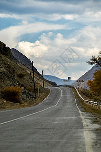 通往山区的阿斯法特公路 阿尔泰山道国家流动速度岩石全景路线旅行沥青山脉风景图片