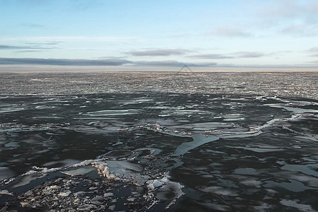 北冰洋北极地貌的冰和冷床单蓝色气候旅行漂浮海岸冰川漂流冰山反射图片