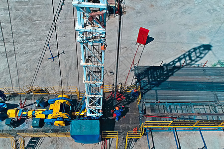 钻井钻井的钻机 钻油和煤气井的设备油田场地钻头气体机器石化天空力量燃料技术图片