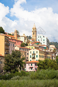 利古里亚州Liguria地区意大利Venimiglia村 蓝色天空太阳爬坡道晴天景观全景岩石阳光村庄旅行建筑图片