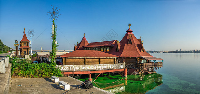乌克兰Dnipro银行的Goretz餐厅旅游旅行晴天公园长廊长椅花坛酒店酒吧图片