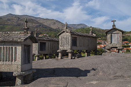 葡萄牙北部Soajo附近的老式典型花岗岩颗粒厂国家天空谷仓石头玉米店铺贮存草棚谷物纪念图片