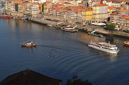 葡萄牙波尔图杜罗河上的船只建筑酒精蓝色景观天空港口运输历史城市天气图片