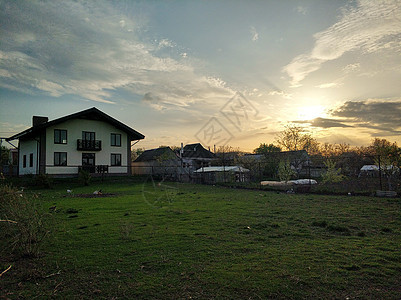 农村地貌 院子上两层小屋的风景图片