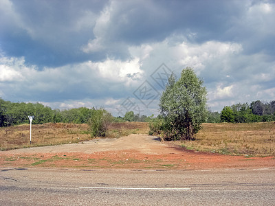 Beloertsky 草原 自然阻碍了Beloretsky 道路和地貌悬崖石头蓝色顶峰旅行国家地标森林树木铁路图片