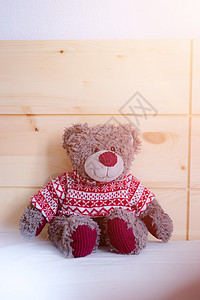 泰迪梦想概念 泰迪熊坐在木床上 阳光照耀玩具家庭记忆童年玩具熊新生枕头酒店就寝幸福图片