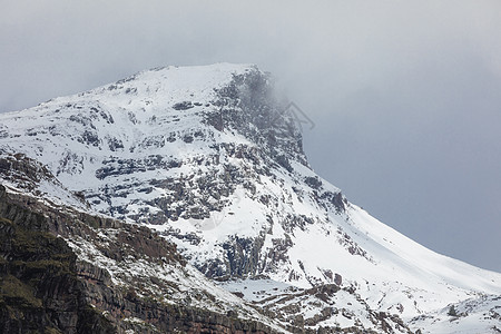 阿拉贡比利牛斯山脉的雪山风景植被山毛榉天际山脉冰川天空场景蓝色爬坡远足图片