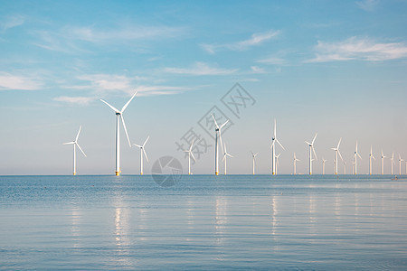 海上风车公园 有暴云和蓝天 海中风车公园蓝色环境涡轮天空生态涡轮机海洋活力技术农场背景图片