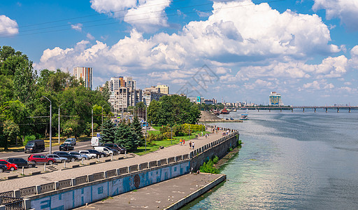 乌克兰第尼佩尔河和Dnipro堤岸支撑街道长廊历史游船公园旅游建筑学全景天空图片