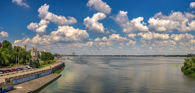 乌克兰第尼佩尔河和Dnipro堤岸支撑天空建筑旅行公共公园公园建筑学旅游历史长椅图片
