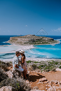 海滩是希腊最美丽的海滩之一 位于希腊岛天堂海景地标岩石旅游游泳女士海岸热带太阳图片