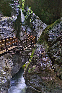 峡谷内木质路径瀑布岩石地形楼梯小路流动途径假期旅行洞穴图片