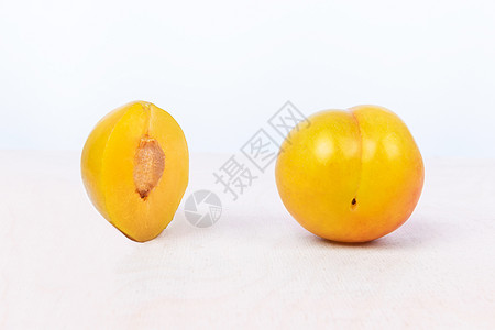 白色背景的黄羽果 孤立于饮食桌子水果植物食物甜点果汁农业营养李子图片