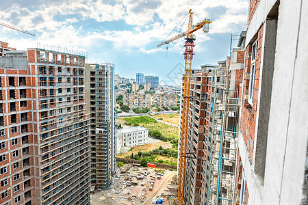 建筑工地 城市视图带有起重机的高楼架脚架图片