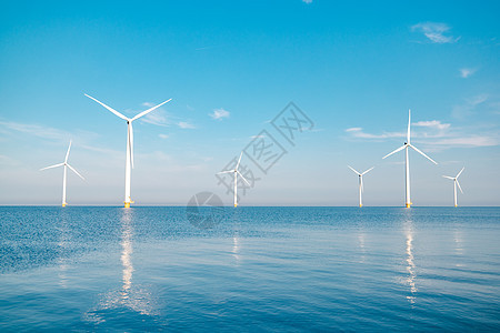 海上风车公园 有暴云和蓝天 海中风车公园蓝色生态环境力量海洋植物天空涡轮机场地活力图片