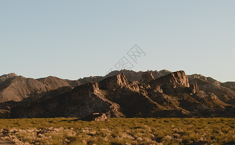 阿根廷门多萨(Mendoza)乌斯帕拉塔干旱地区大片岩石图片