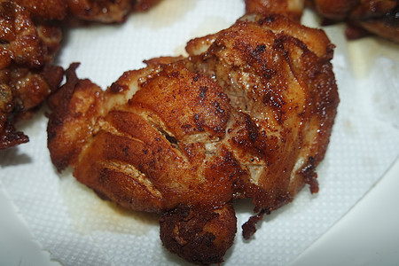 雞排烤烤鸡肉和加番茄香料的烤鸡派对鱼片牛扒野餐鸡块牛肉鸡排用餐烧烤美食背景