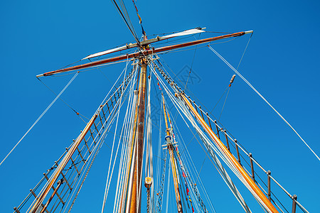 旧帆船木杆 操纵一艘帆船细节图片