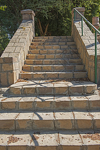 特写人行道上的石阶建筑学乡村小路脚步壁架铺路途径边缘楼梯花园图片