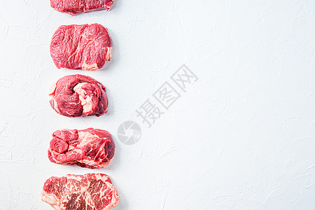 一组生的替代牛肉切块 top blade rump steak 有机肉 白色带纹理的背景 带有文本空间的顶视图鱼片刀刃顶刃屠夫野图片