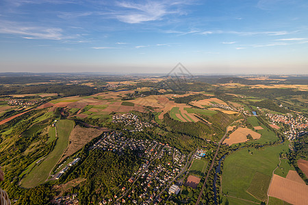 德国莱茵兰帕拉蒂茨的风景空中观葡萄园田园全景植物发电机风力领域爬坡草地风光图片
