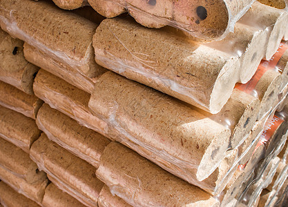 供暖用的火炉 用塑料包装的木柴环境生物质养护生态木头棕色加热森林资源力量图片