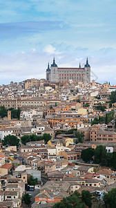 西班牙小镇在西班牙的托莱多古老城堡中 美化了美丽的城市景色和古城风景地标建筑历史建筑学景观历史性树木遗产天空旅行背景