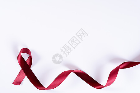 帮助提高认识 白色背景上的红丝带 带有文本复制空间 世界艾滋病日 医疗保健和医疗概念药品治疗癌症生活斗争疾病感染卫生预防幸存者图片