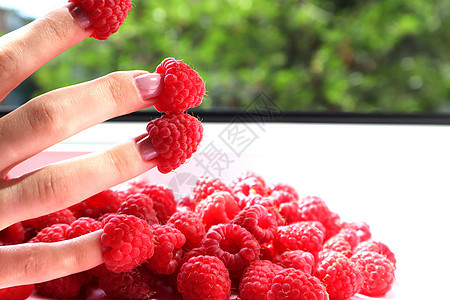 窗台上的草莓莓莓小吃画幅食物饮食宏观摄影收成美食微距植物图片