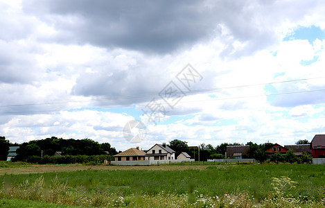 农田后面的居住房屋日落谷仓农业摄影旅行农场农家田园森林土地图片