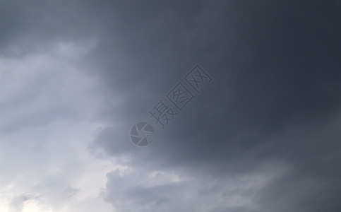 灰色的天空笼罩着乌云雷雨天堂灾难城市戏剧性飓风阴影天气场景气氛图片