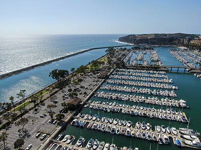 Dana Point港及其码头的空中景象 还有游艇和帆船旅行港口假期橙子巡航风景海岸线公园地标海岸图片