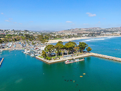 Dana Point港镇和海滩的空中景象帆船地标风景橙子港口假期海洋巡航旅行海岸线图片