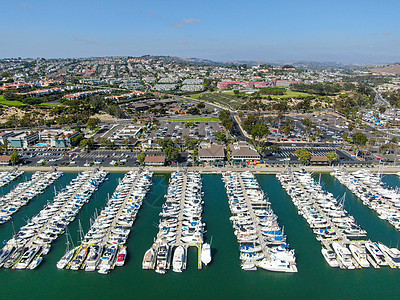 Dana Point港及其码头的空中景象 还有游艇和帆船天线港口天空支撑假期地标旅行巡航旅游风景图片