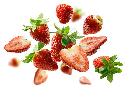 在白色背景上漂浮的草莓莓宏观饮食红色空气食物营养团体叶子飞行甜点图片