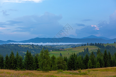 卡帕蒂山的夏季自然景观爬坡顶峰旅游冒险阳光薄雾全景日出公园岩石图片